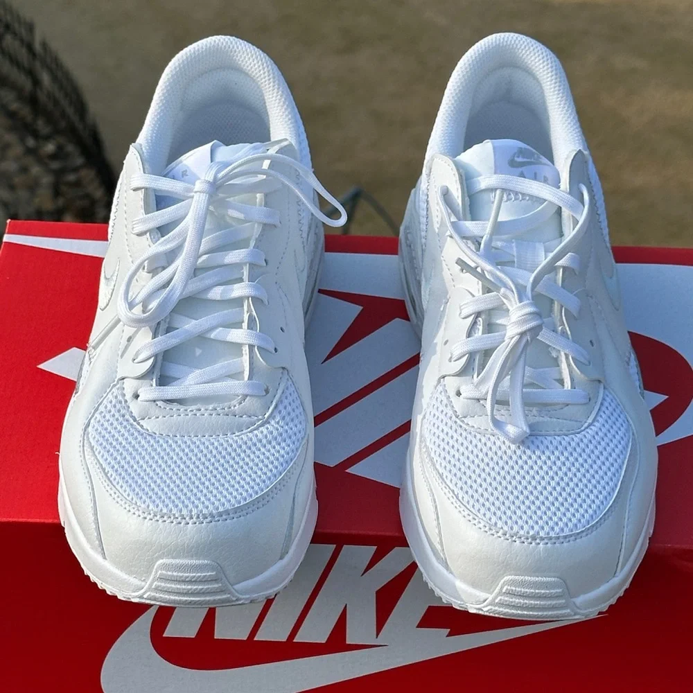 Nike Air Max Excee Low Womens 11 Mens 9.5 All White Lifestyle Casual Sneaker NEW
